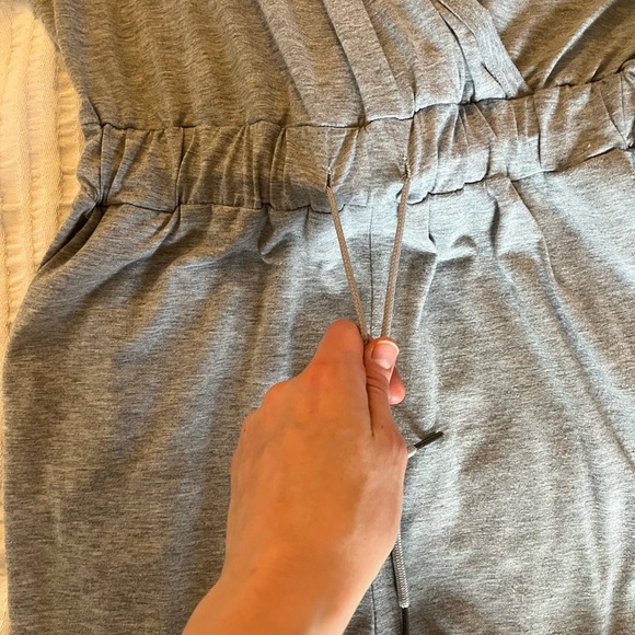 M-L Short Sleeve Long Pants Romper with Drawstring Waist in Heathered Gray. Tall - Picture 8 of 8